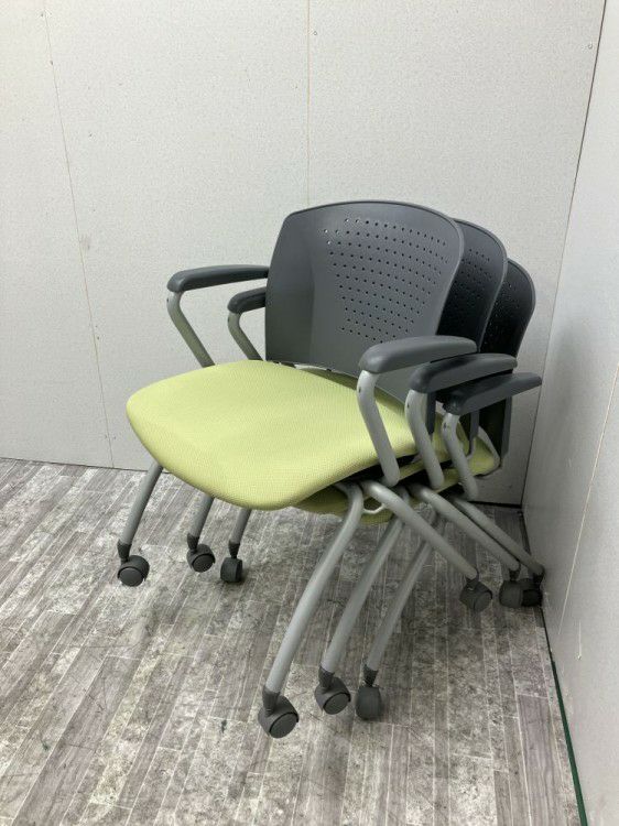 三重県にて トヨスチール スタッキングチェア  を買取致しました。