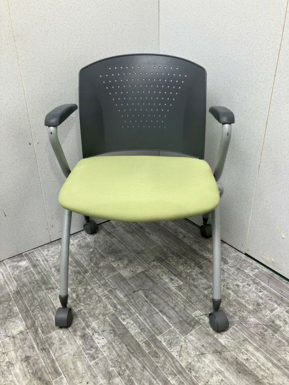 三重県にて トヨスチール スタッキングチェア  を買取致しました。