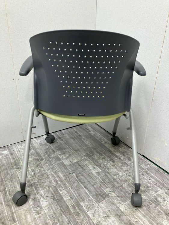 三重県にて トヨスチール スタッキングチェア  を買取致しました。