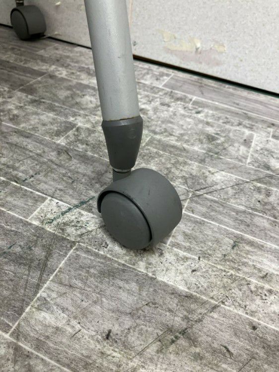 三重県にて トヨスチール スタッキングチェア  を買取致しました。