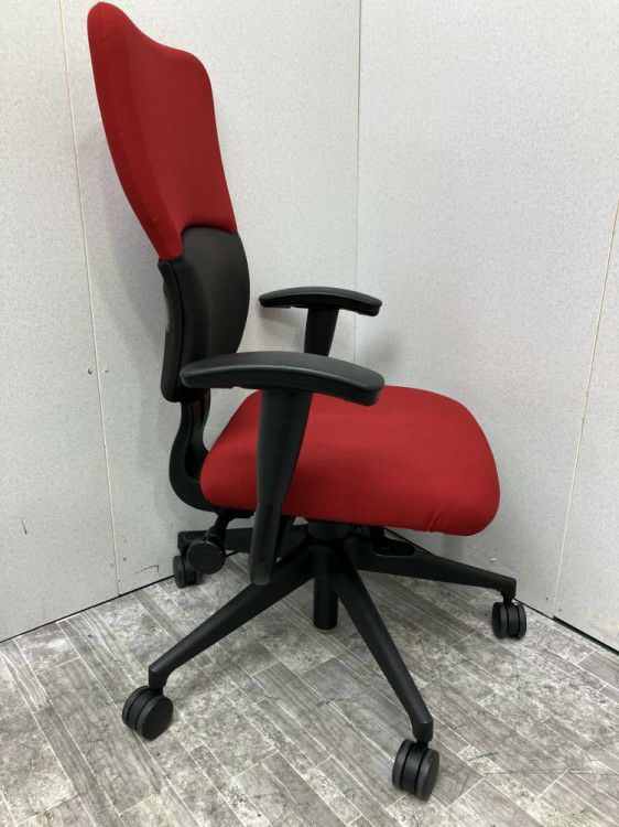 愛知県にて スチールケース 可動肘付レッツピーチェア  を買取致しました。