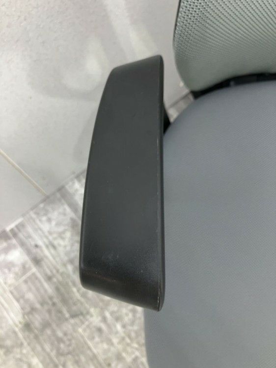 岐阜県にて オカムラ 固定肘付CG-Mチェア  を買取致しました。