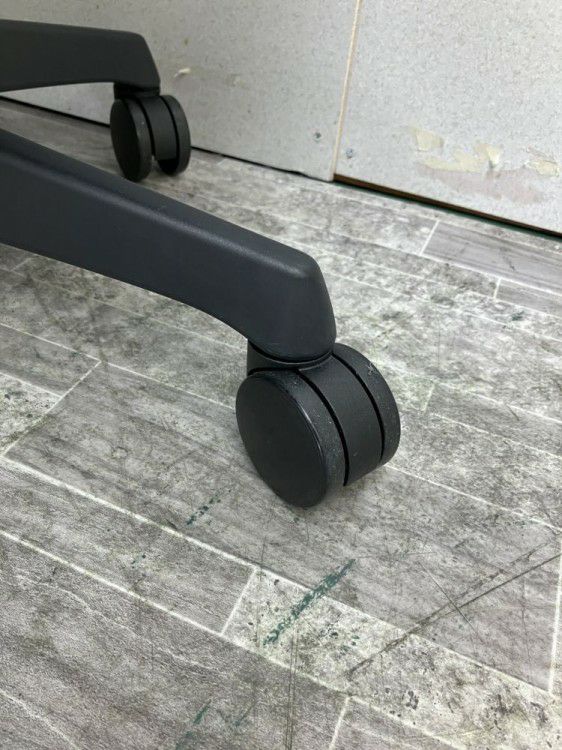 岐阜県にて オカムラ 固定肘付CG-Mチェア  を買取致しました。