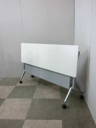 愛知県にて コクヨ 1500サイドスタックテーブル  を買取致しました。