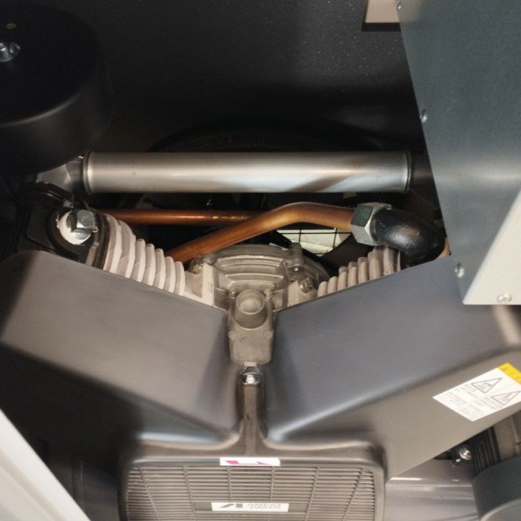 愛知県にて アネスト岩田 5馬力コンプレッサ CFP37CF-8.5D を買取致しました。