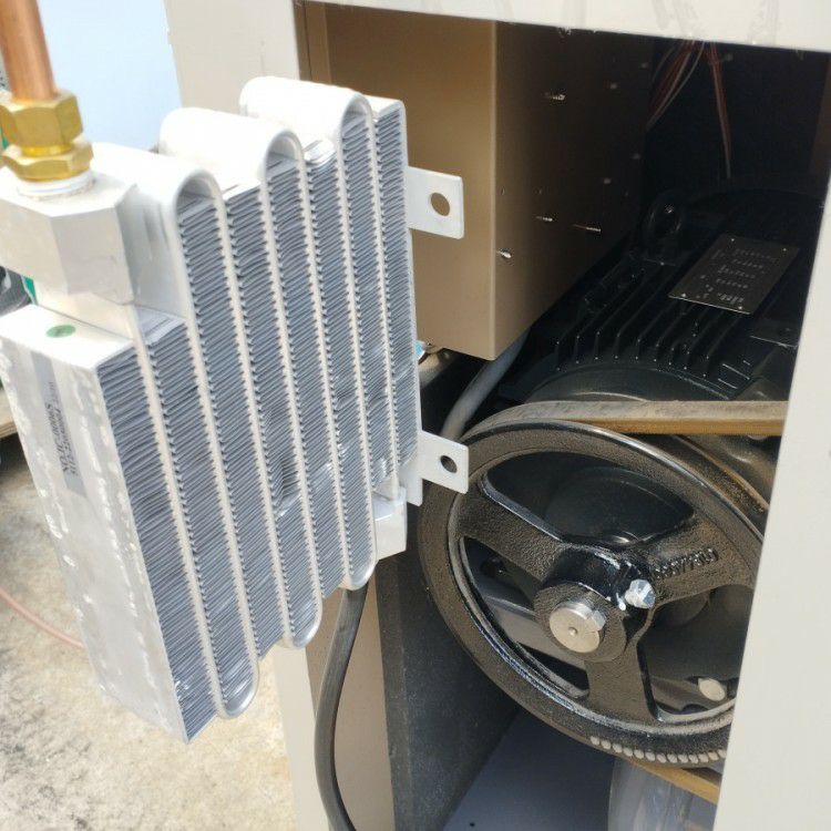 愛知県にて アネスト岩田 5馬力コンプレッサ CFP37CF-8.5D を買取致しました。