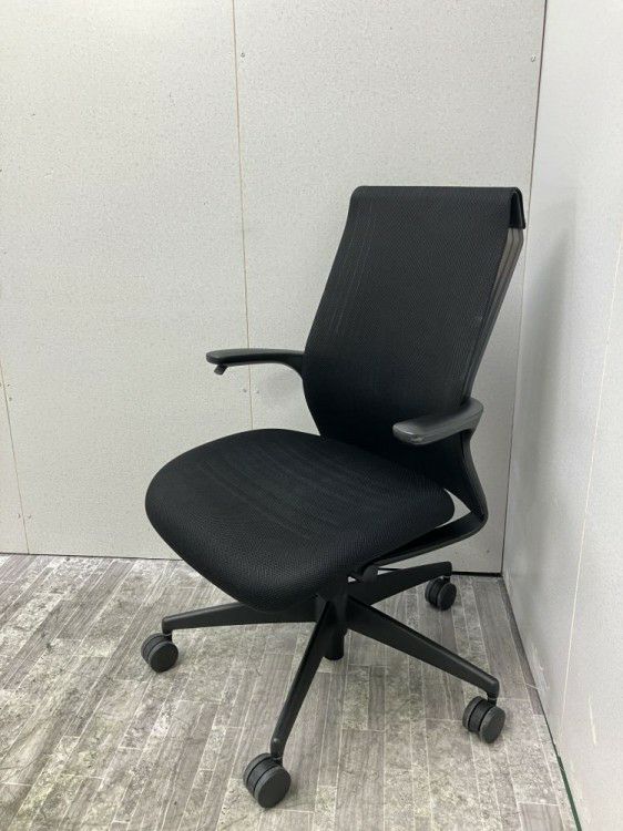 三重県にて コクヨ 固定肘付M4チェア  を買取致しました。