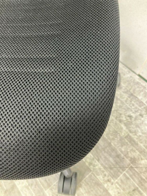 三重県にて コクヨ 固定肘付M4チェア  を買取致しました。