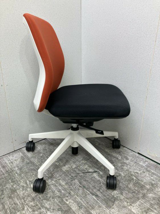 岐阜県にて ウチダ(内田洋行) カリッサチェア を買取致しました。