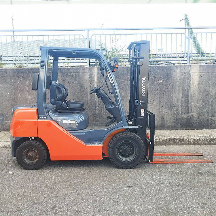 愛知県にて TOYOTA/トヨタ ガソリンエンジンフォークリフト 02-8FGL25 を買取致しました。