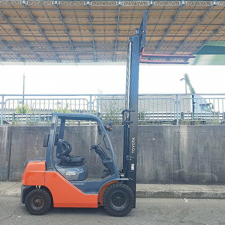 愛知県にて TOYOTA/トヨタ ガソリンエンジンフォークリフト 02-8FGL25 を買取致しました。