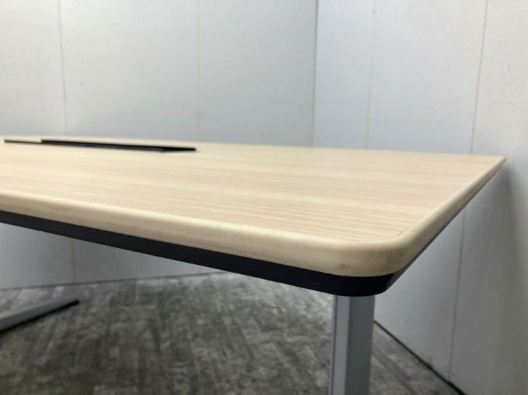 愛知県にて オカムラ 1800ミーティングテーブル  を買取致しました。