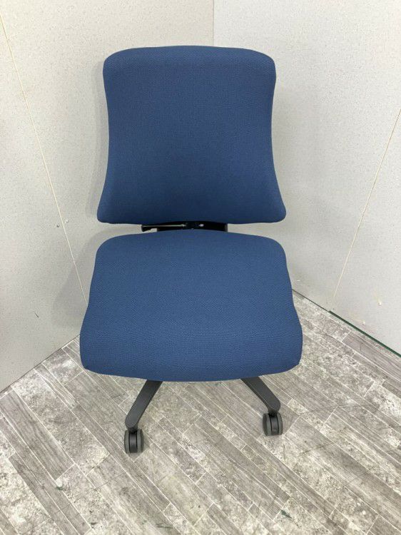 岐阜県にて イトーキ エフチェア  を買取致しました。