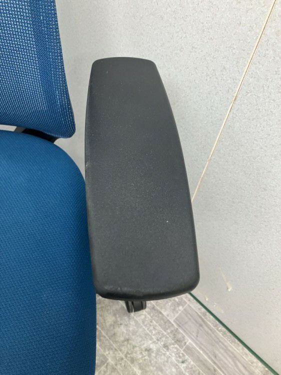 岐阜県にて コクヨ 固定肘付ミトラチェア  を買取致しました。