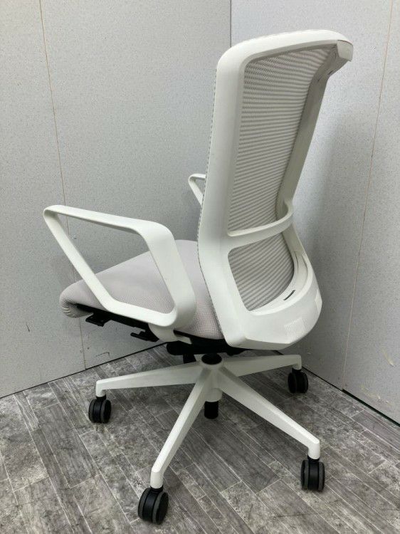 三重県にて ウチダ（内田洋行） 固定肘付エルフィチェア  を買取致しました。