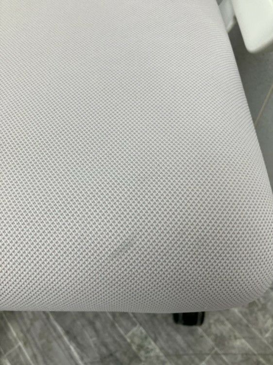 三重県にて ウチダ（内田洋行） 固定肘付エルフィチェア  を買取致しました。