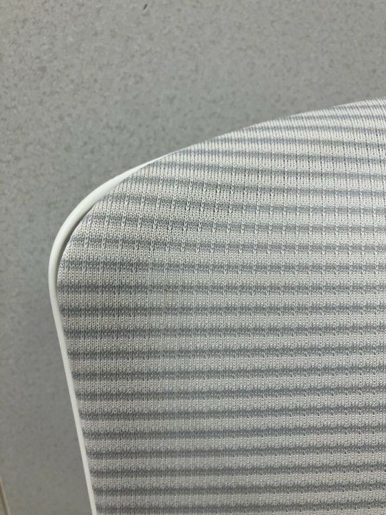 三重県にて ウチダ（内田洋行） 固定肘付エルフィチェア  を買取致しました。