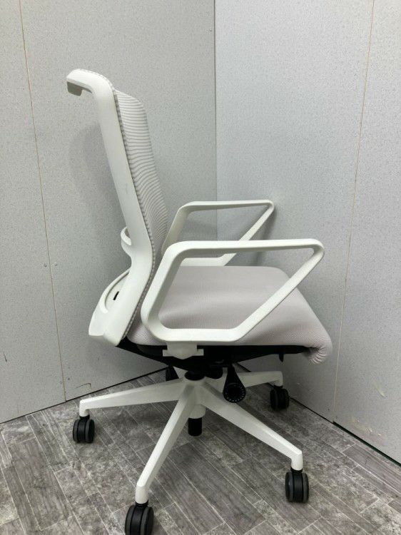 三重県にて ウチダ（内田洋行） 固定肘付エルフィチェア  を買取致しました。