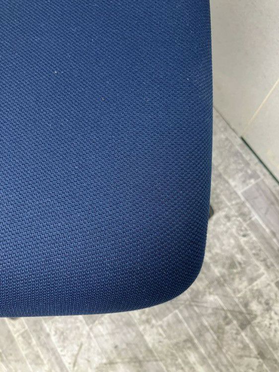 三重県にて イトーキ 固定肘付フルゴチェア  を買取致しました。