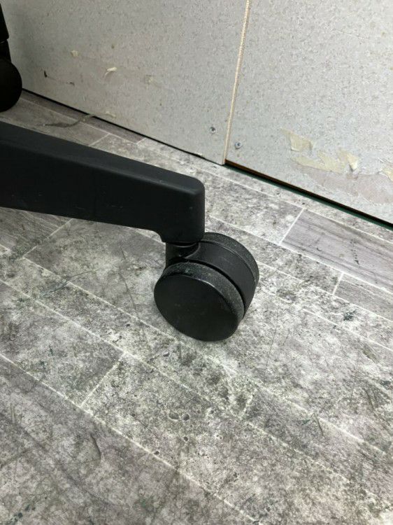 三重県にて イトーキ 固定肘付フルゴチェア  を買取致しました。