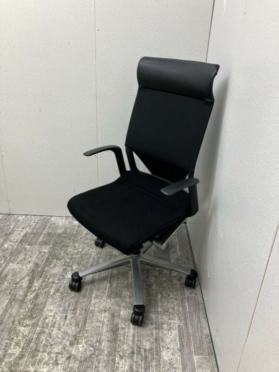 愛知県にて Wilkhahn（ウィルクハーン） 固定肘付モダスチェア  を買取致しました。