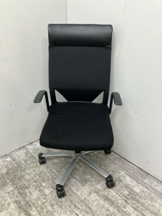 愛知県にて Wilkhahn(ウィルクハーン) 固定肘付モダスチェア を買取致しました。