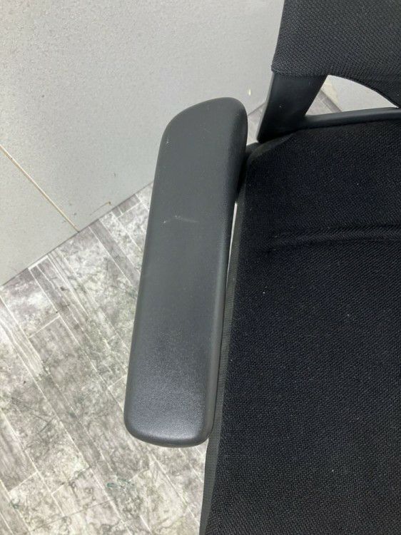 愛知県にて Wilkhahn(ウィルクハーン) 固定肘付モダスチェア を買取致しました。