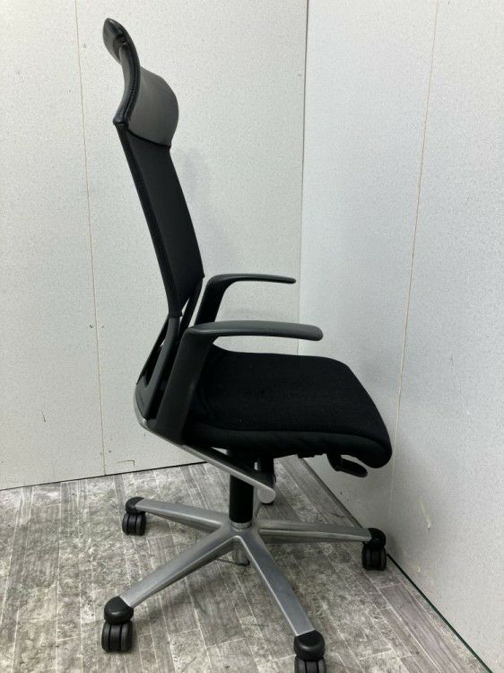 愛知県にて Wilkhahn(ウィルクハーン) 固定肘付モダスチェア を買取致しました。
