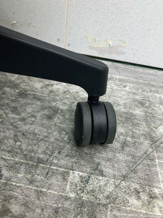 岐阜県にて イトーキ 固定肘付ノートチェア  を買取致しました。