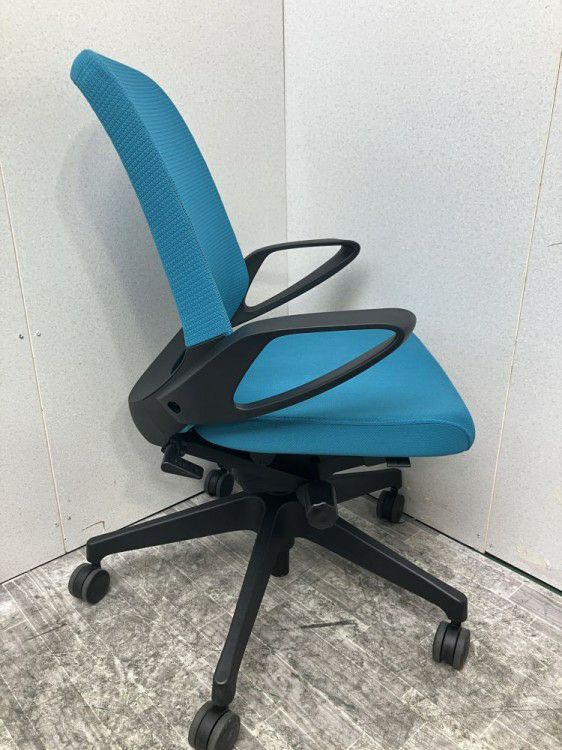 岐阜県にて イトーキ 固定肘付ノートチェア  を買取致しました。