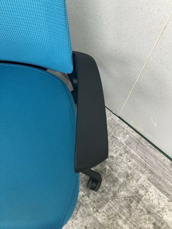 岐阜県にて イトーキ 固定肘付ノートチェア  を買取致しました。