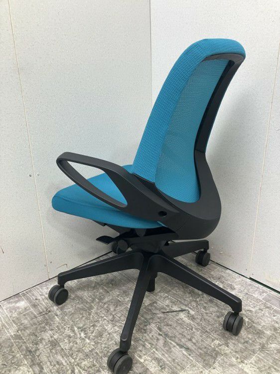 三重県にて イトーキ 固定肘付ノートチェア  を買取致しました。