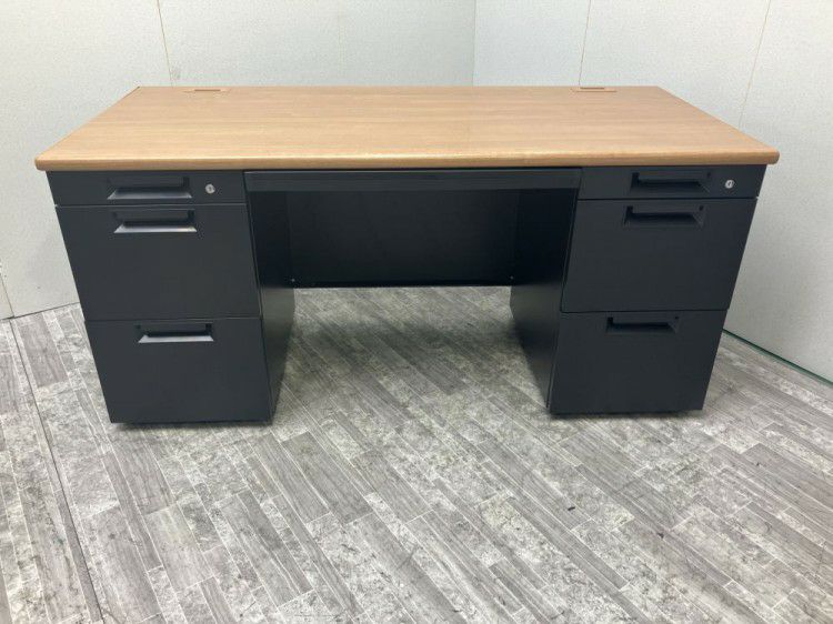 静岡県にて プラス 1500両袖デスク  を買取致しました。