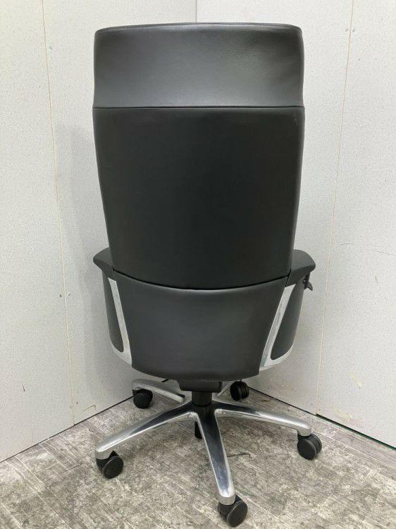 三重県にて コクヨ 固定肘付フィロソフィーチェア  を買取致しました。