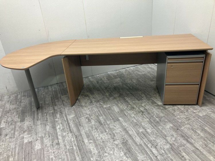 静岡県にて オカムラ 2300ラウンドデスク+ワゴンセット  を買取致しました。