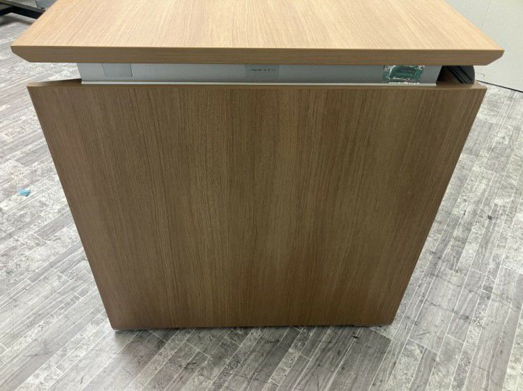 静岡県にて オカムラ 2300ラウンドデスク+ワゴンセット  を買取致しました。