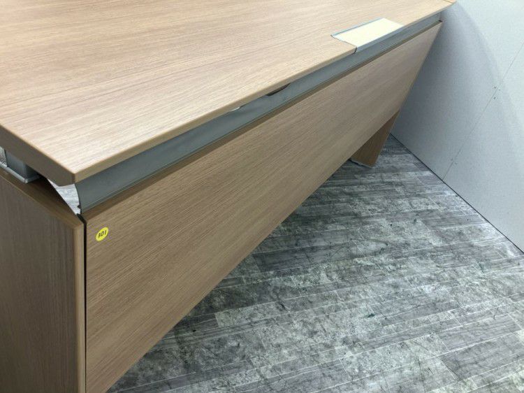 静岡県にて オカムラ 2300ラウンドデスク+ワゴンセット  を買取致しました。