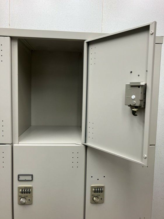 愛知県にて コクヨ 12人用ロッカー  を買取致しました。