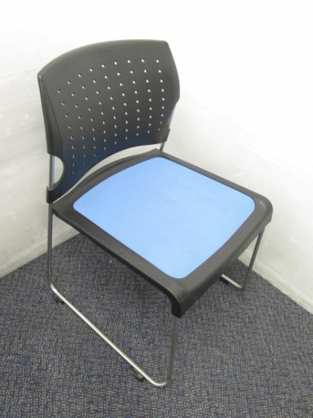 静岡県にて コクヨ スタッキングチェア  を買取致しました。