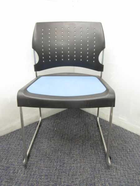 静岡県にて コクヨ スタッキングチェア  を買取致しました。