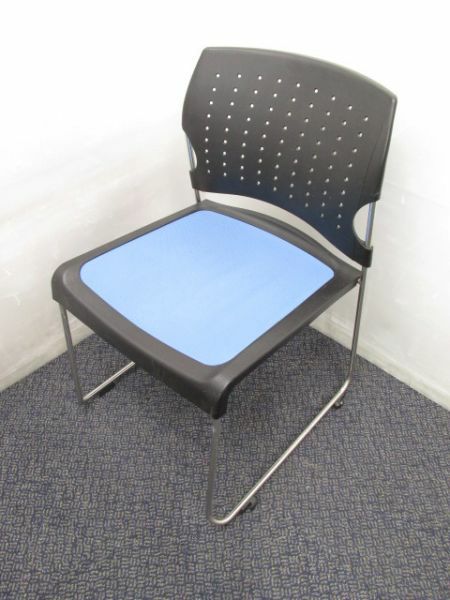 静岡県にて コクヨ スタッキングチェア  を買取致しました。