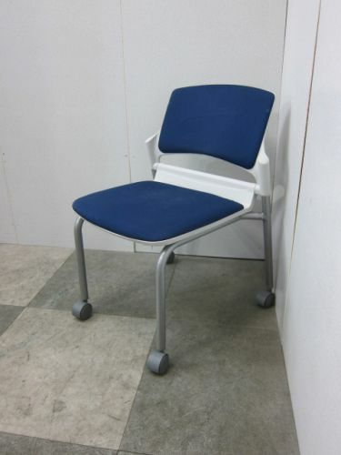 静岡県にて ウチダ（内田洋行） スタッキングチェア  を買取致しました。