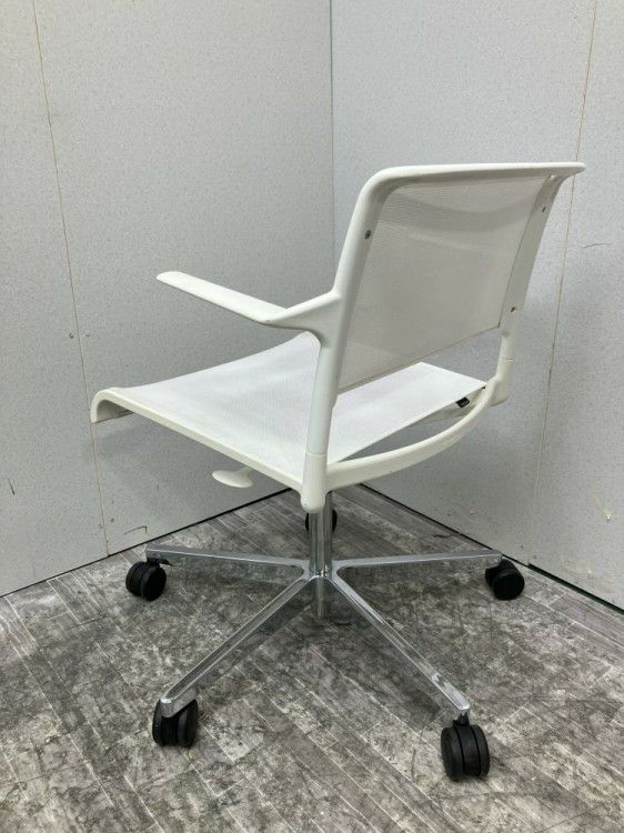 三重県にて Wilkhahn（ウィルクハーン） 肘付エーラインチェア  を買取致しました。