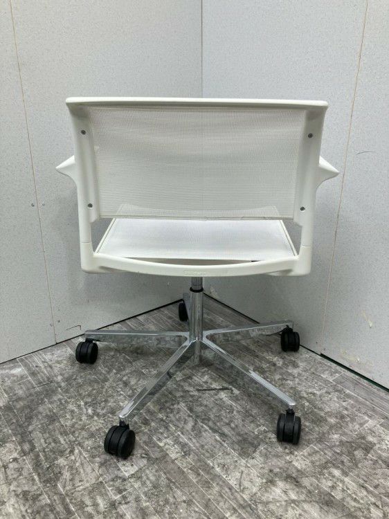 三重県にて Wilkhahn（ウィルクハーン） 肘付エーラインチェア  を買取致しました。