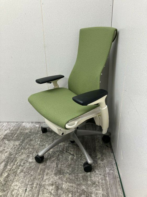 愛知県にて HermanMiller（ハーマンミラー） 可動肘付エンボディチェア  を買取致しました。
