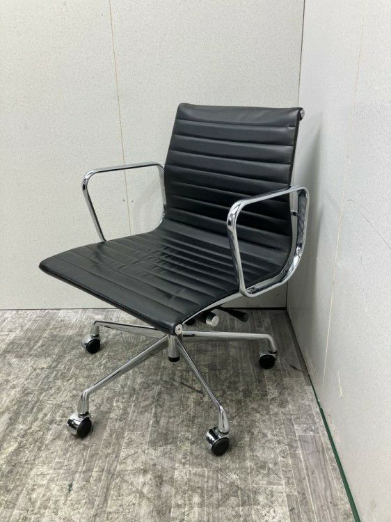 愛知県にて  ミーティングチェア  を買取致しました。