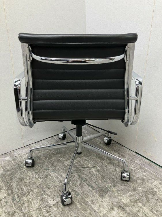 愛知県にて  ミーティングチェア  を買取致しました。