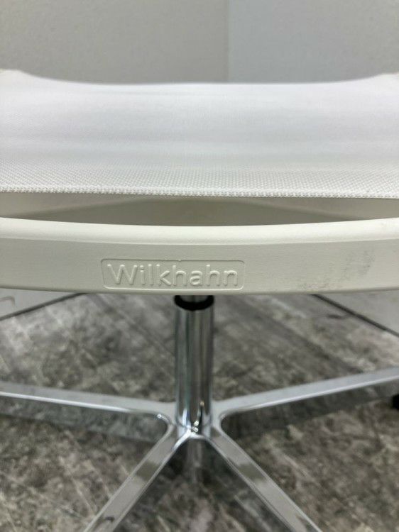 静岡県にて Wilkhahn（ウィルクハーン） 肘付エーラインチェア  を買取致しました。