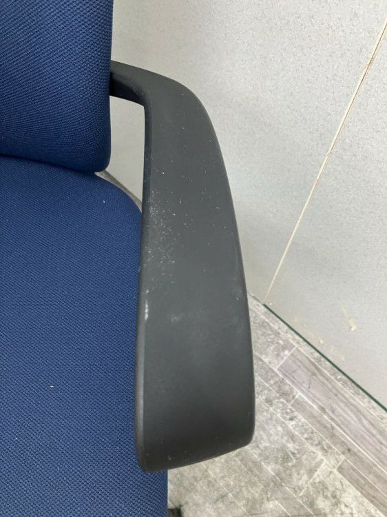 静岡県にて イトーキ 固定肘付フルゴチェア  を買取致しました。