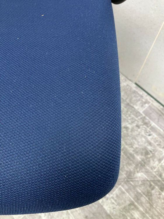 静岡県にて イトーキ 固定肘付フルゴチェア  を買取致しました。